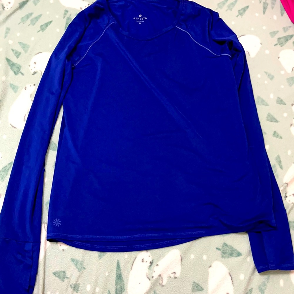 Athleta blue shirt with vent holes and thumb holes in excellent condition